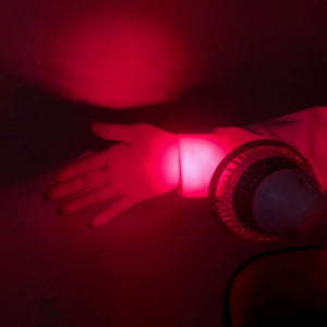 DGYAO 660nm Red Light and Led 880nm Infrared Light Therapy Bulb Lamp for Skin and Pain Relief (Silver)
